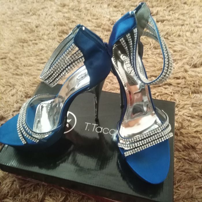 Продам туфли новые