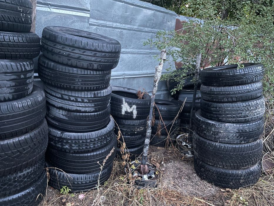 Гуми на едро на изгодна цена. Нямам време да се занимавам с тях