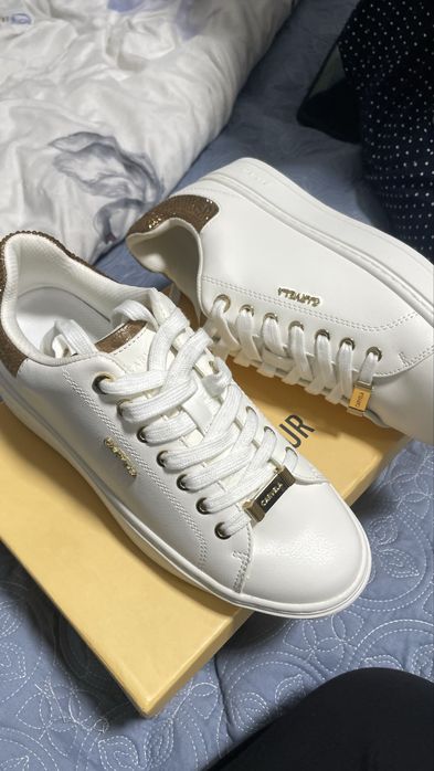 Белые кроссовки размер 38