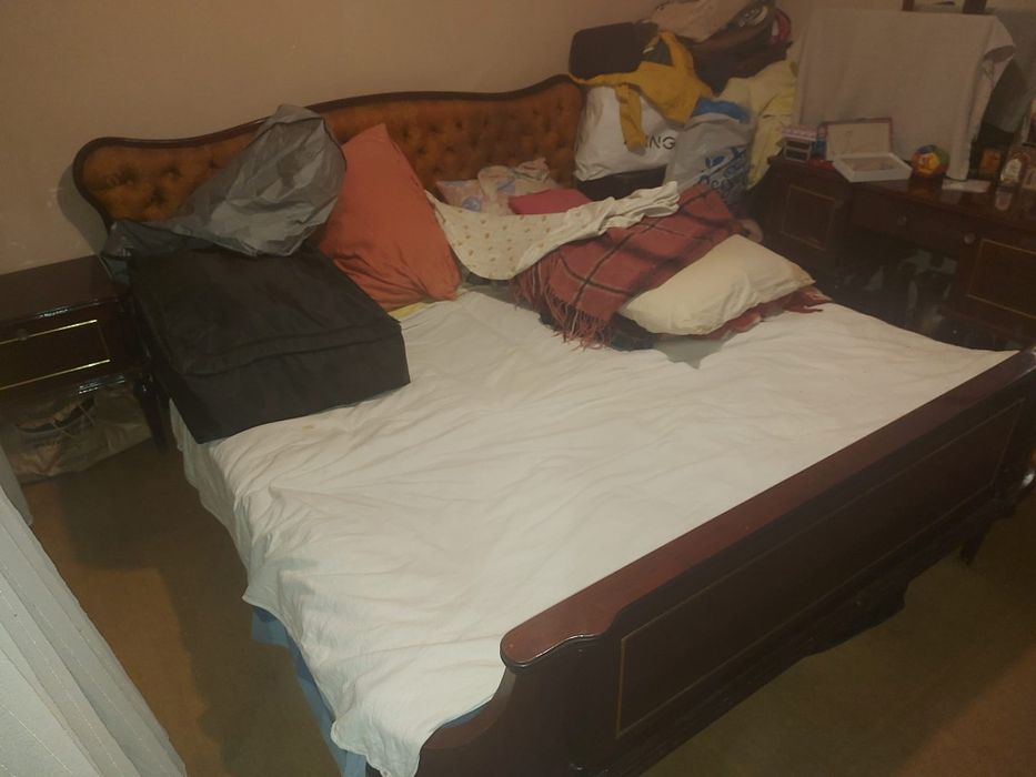 Vând mobilă deosebită, lemn cireș , lăcuită , Volintari