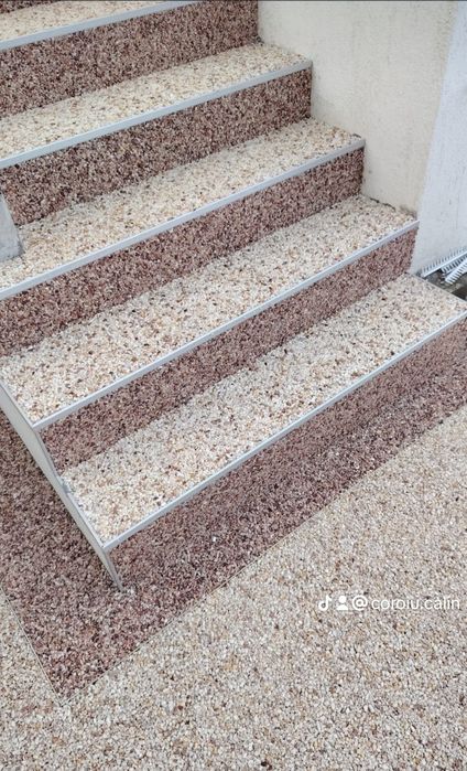 Piatra 2-4 mm covor rasina poliuretanica epoxidica romanesca