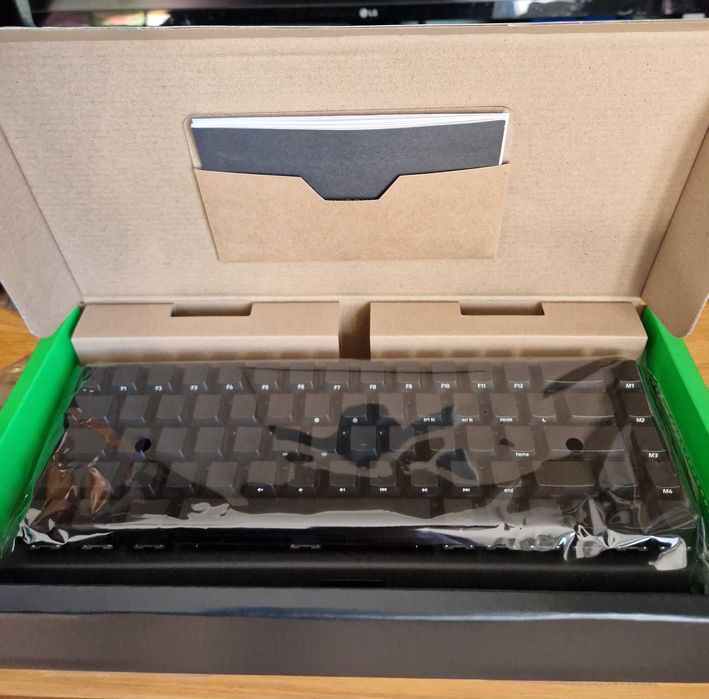 Razer BlackWidow V3 Mini, Yellow Switch + ергономична подложка