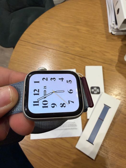 Apple Watch SE2 v2 GPS 44mm Silver Alu Case w Winter Blue Sport Loop