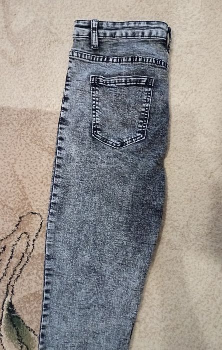 Джинсы серые 31.