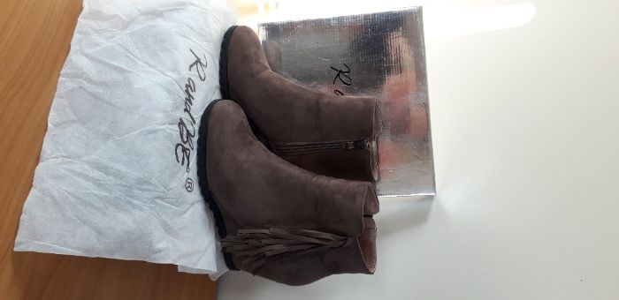 Елегантни кафяви Боти R and BE