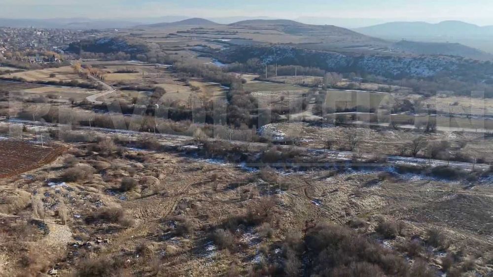 Продава се Парцел в Елин Пелин - 30000 кв.м за 8 €/кв.м - Снимка #2