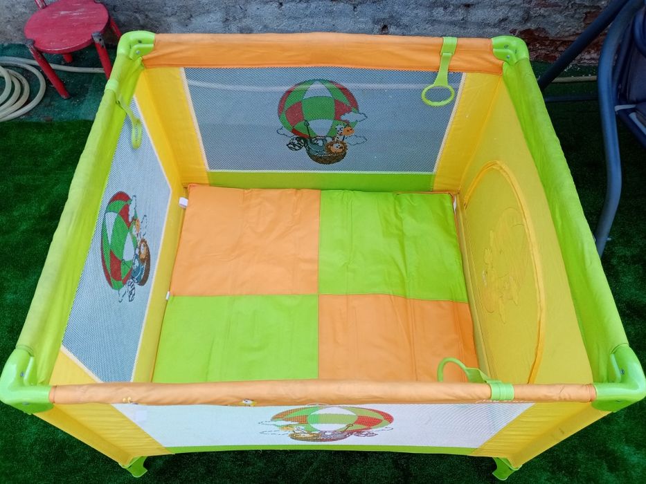 Țarc de joacă cu ușiță