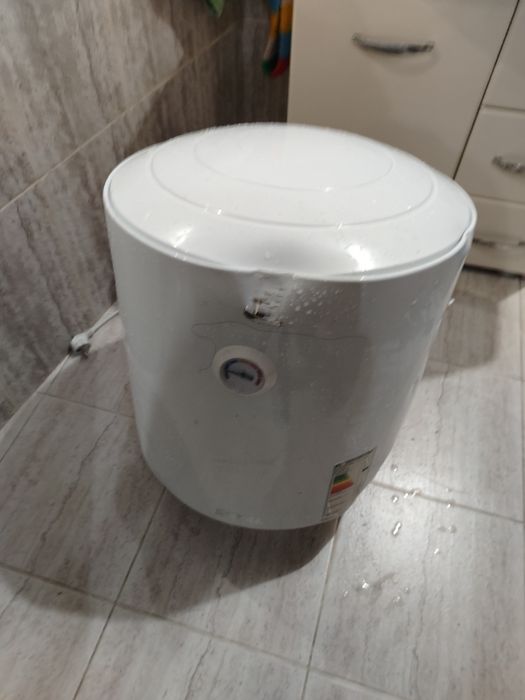 Продам бойлер есть наружные дефекты