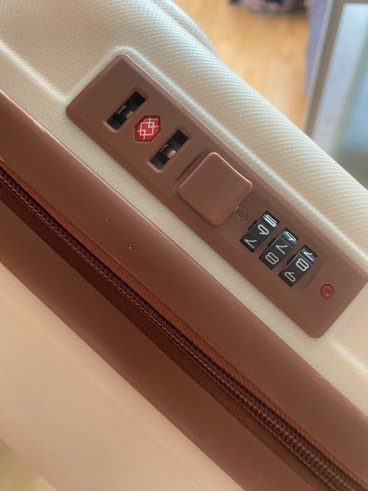 Детский чемодан бежевый