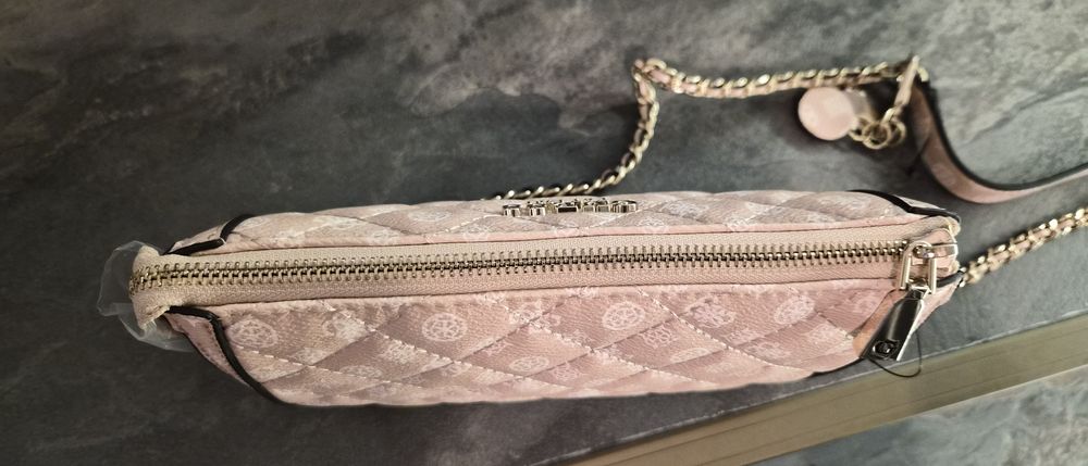 Нова чанта GUESS
