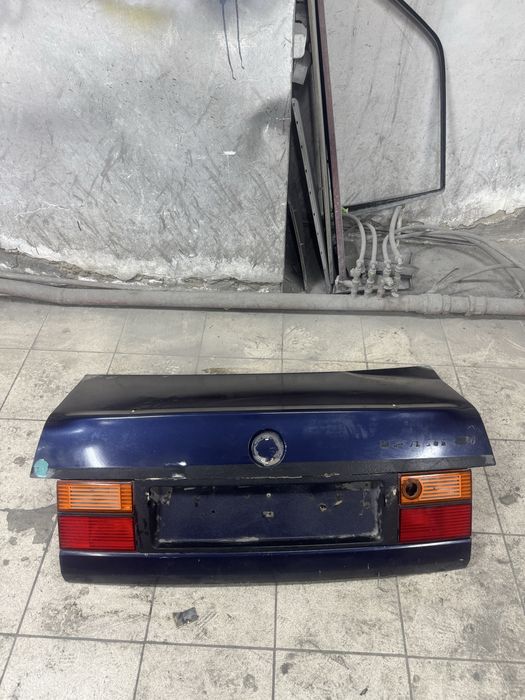 Продам крышку багажника Volkswagen Vento