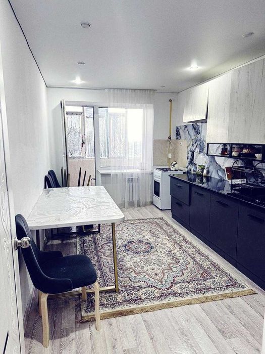 В 10 мкр.по ул Самал продается 2-х ком.большая квартира