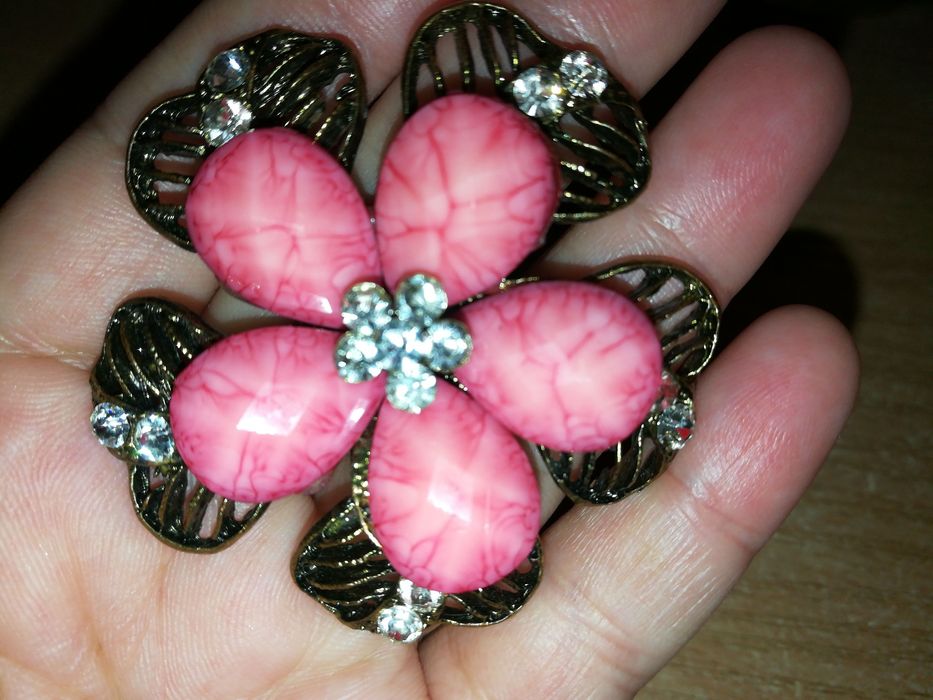 Броши разного стиля