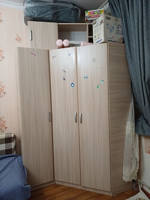 Шкаф стол и навесная полка в очень хорошем состоянии