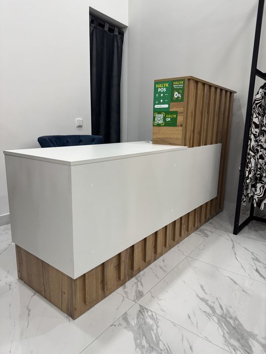 Продам   ресепшн, стеллажи