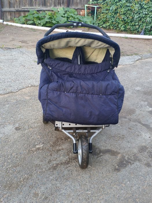 Продам детскую  коляска для двух мест