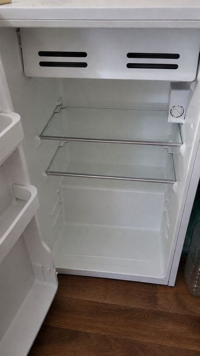 Холодильник мини Midea AS-120LN

Продам б/у х