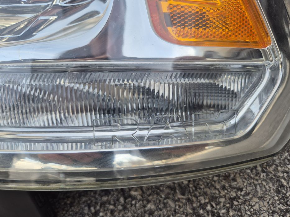 Ляв фар Dodge Ram фарове Додж Рам