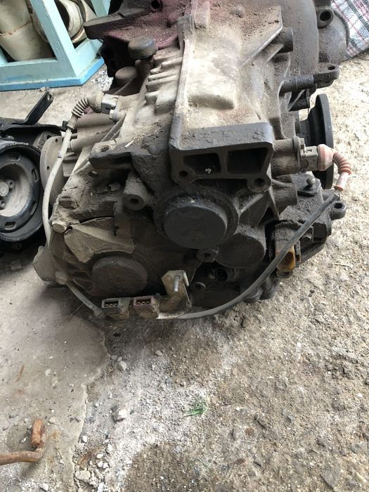 Продам двигатель , и коробку