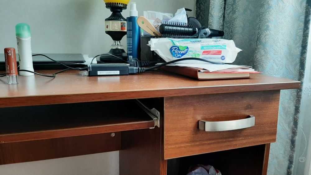 Столик компьютерный