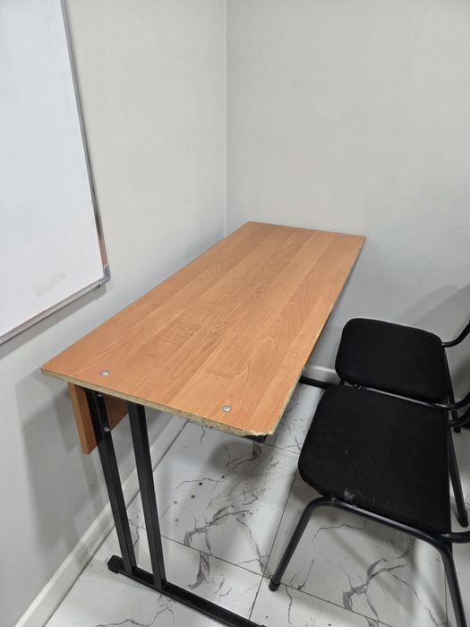 Классные парты и стулья б/у