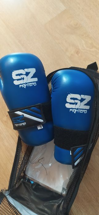 Каска и ръкавици