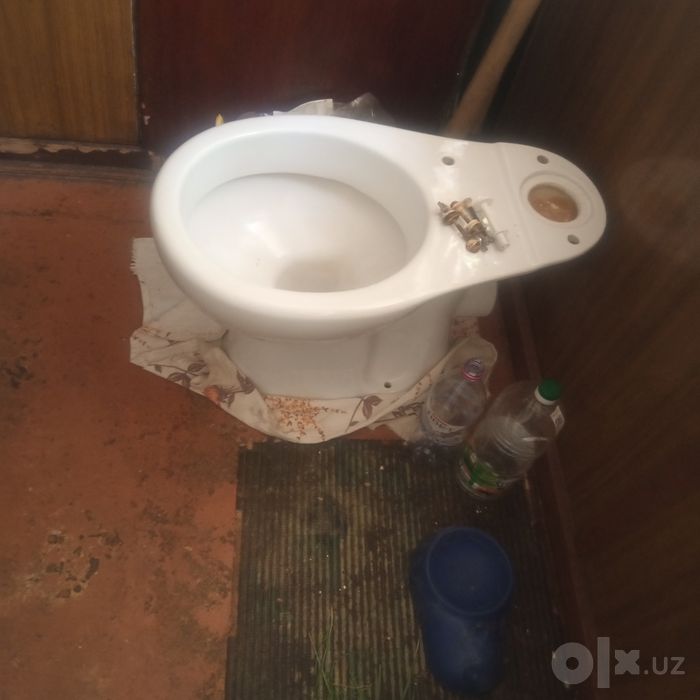 Унитаз в хорошем состоянии.