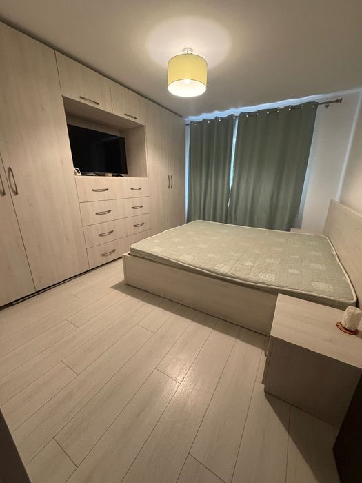Închiriez apartament 3 camere, 2bai, Centrala termica
