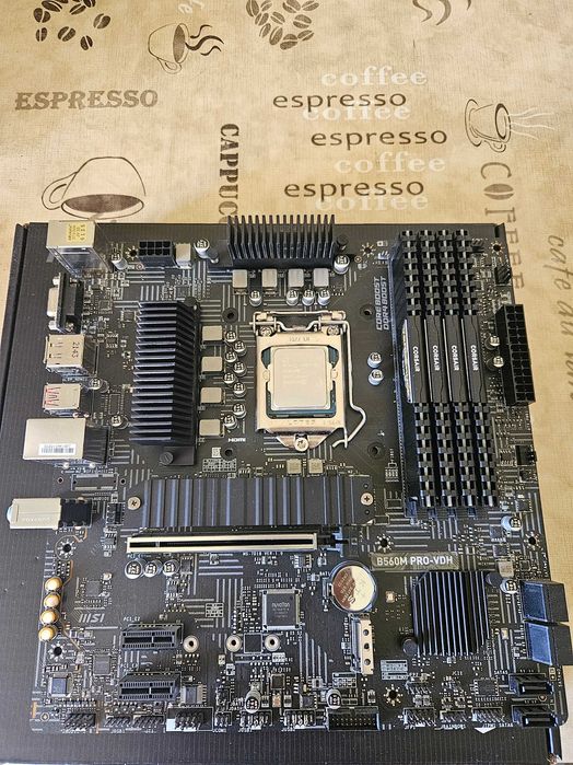 Kit i5-11400f + placa de baza b560m + 32 gb ddr4 3200mHz + cooler stock intel