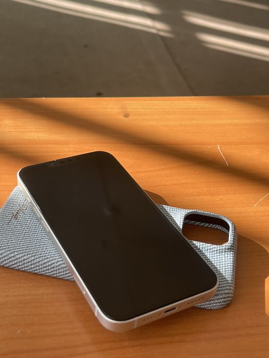 Продам iPhone 13 128