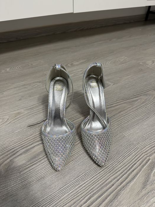 Pantofi cu strasuri