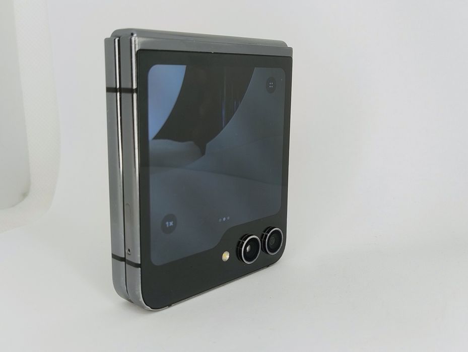 Samsung Z Flip5 Defect