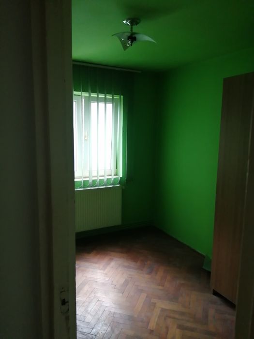Apartament de vânzare 3camere confort 3 ,etaj 1 separare apa gaze lumina  încălzire centrala geamuri termopan 43mp OFERTA IMBATABILA