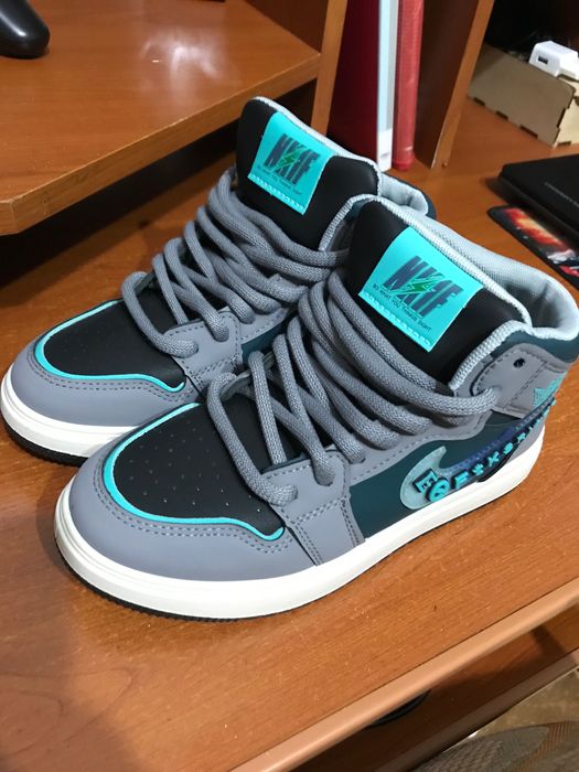 Новые кроссовки найки!