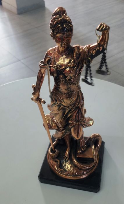Femida Statuetka sotiladi