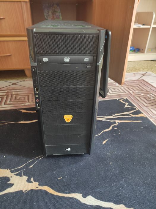 Монитор и системный блок