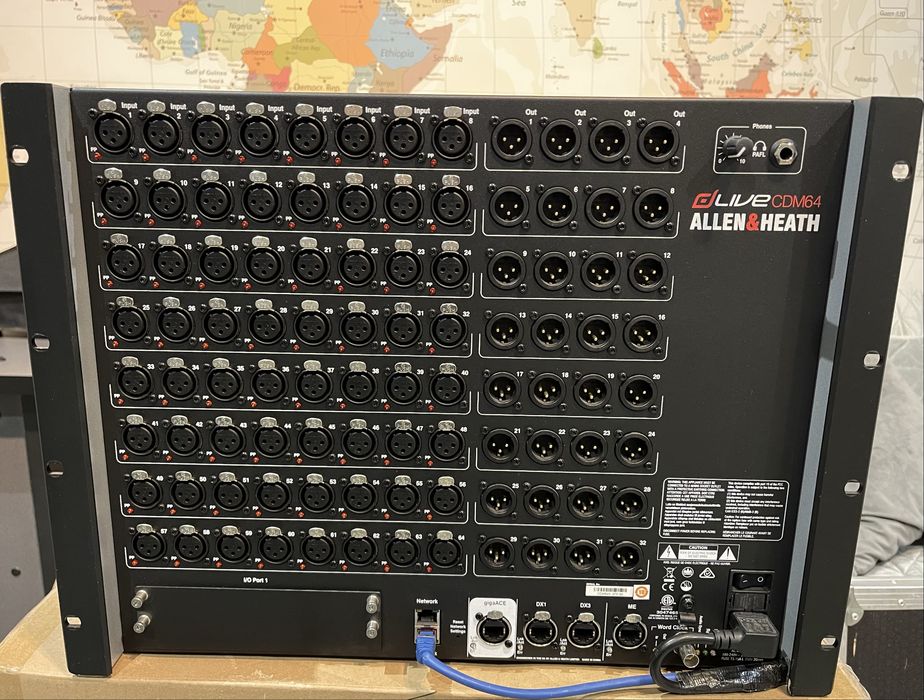 Mixer digital Allen Heath dLive CDM64