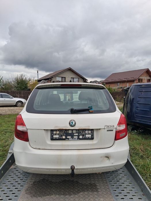 Dezmembrez Skoda Fabia 2012 motor 1.6 tdi cod CAY