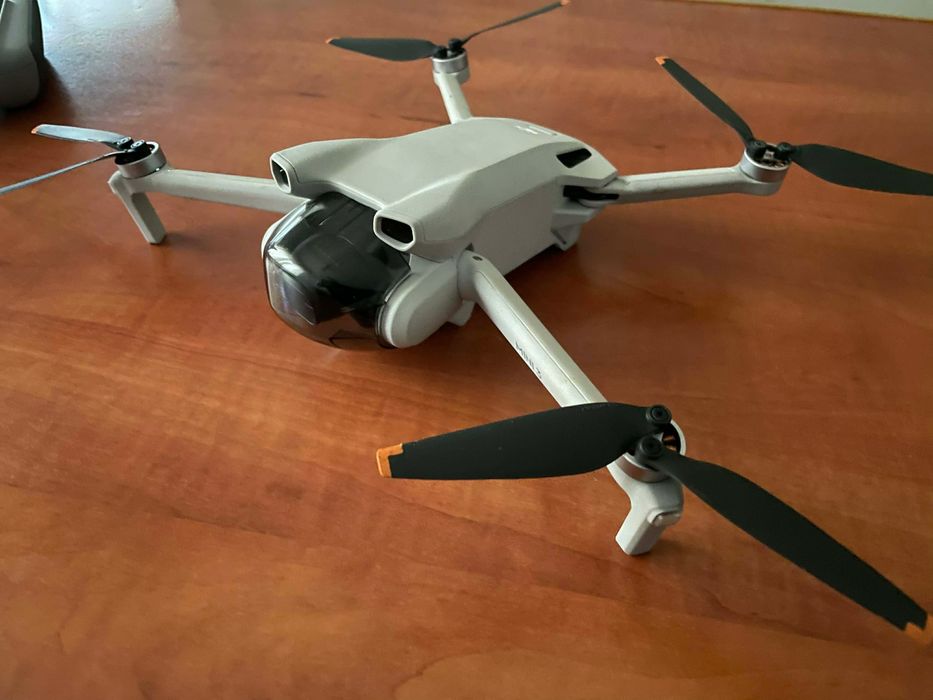 DJI Mini 3 Drona 4K HDR + Smart Controller