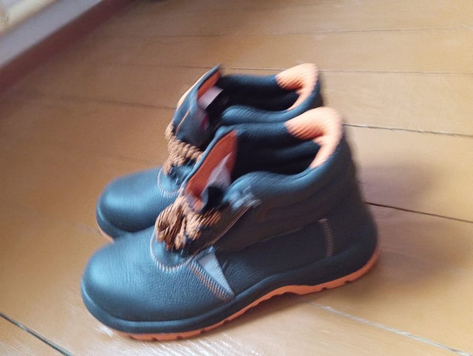 Жумыс аяакким 47 размер.