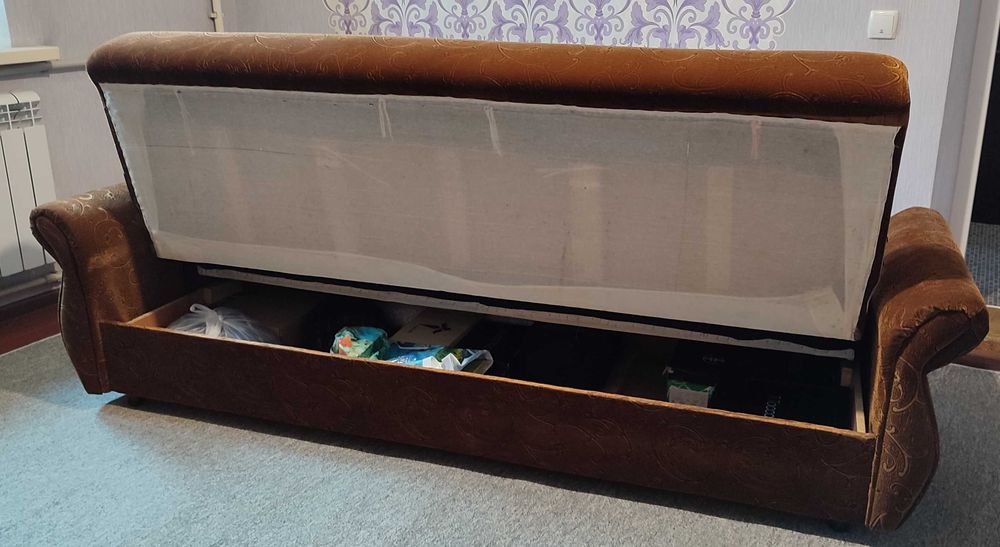 Мягкий диван, раскладной.