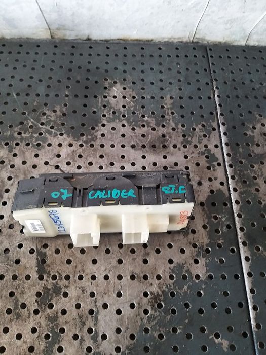 Bloc butoane geamuri electrice stanga fata dodge caliber 56040691ad