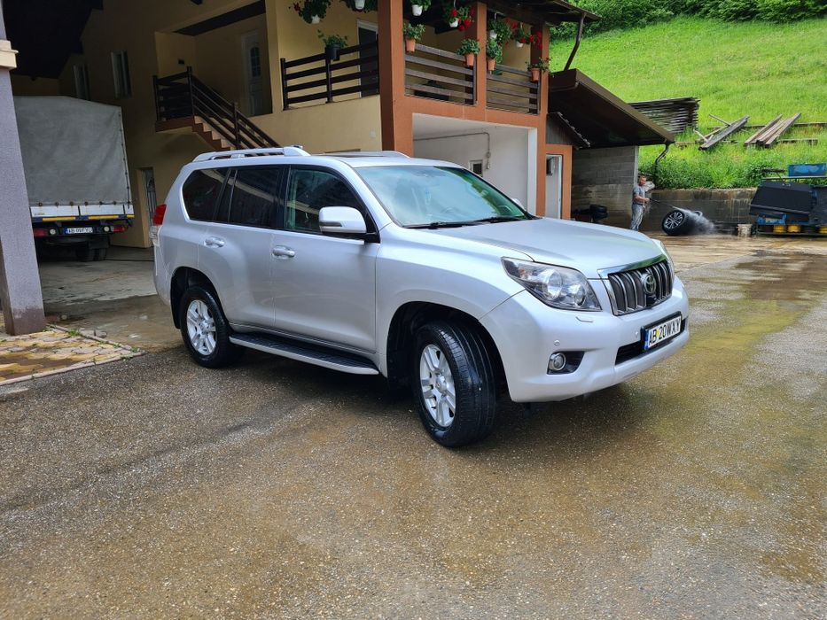 Vând Toyota LandCruiser J150 full option.