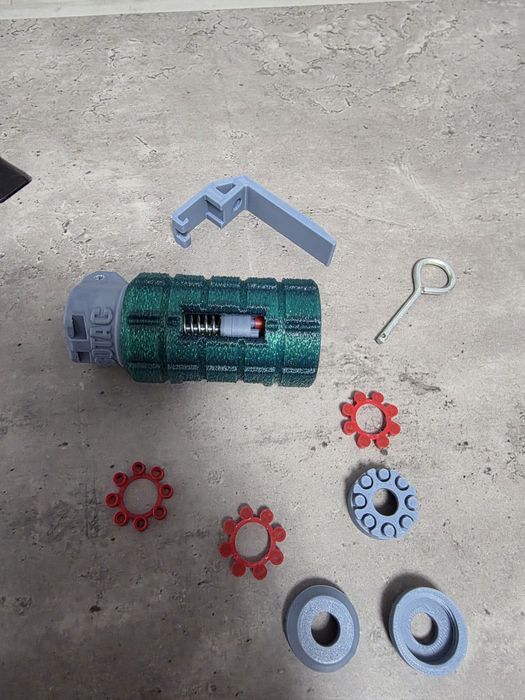 Grenadă Airsoft cu Impact (Reutilizabilă) – Printată 3D (Funcționează cu capse)