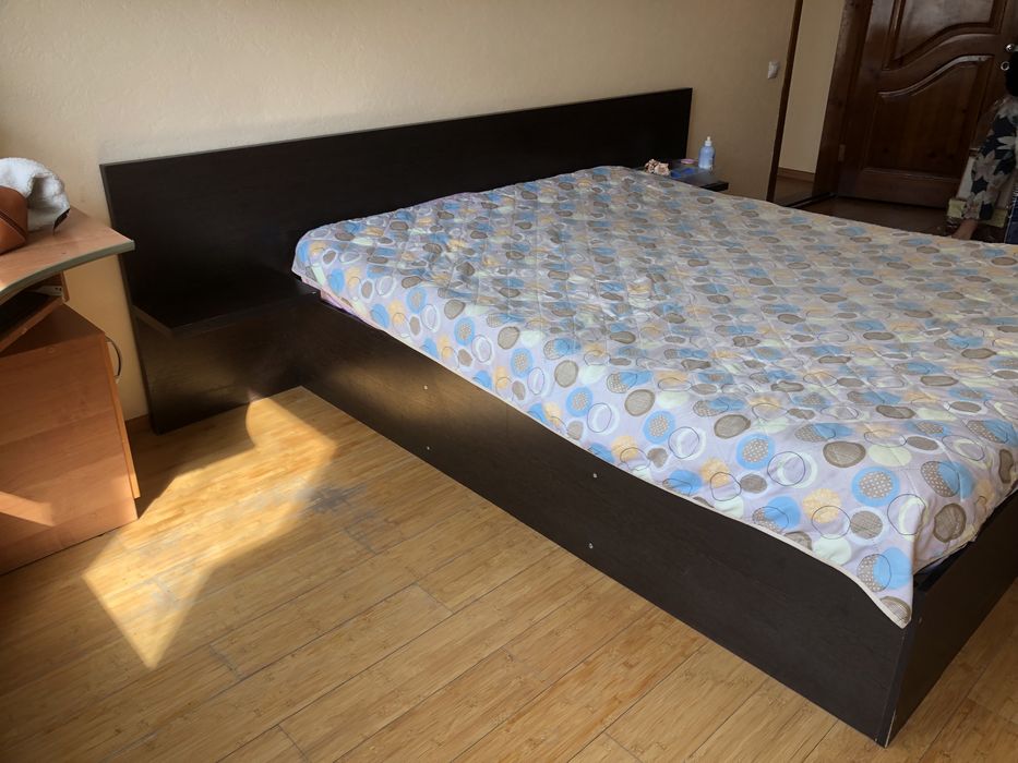 кровать с полкой