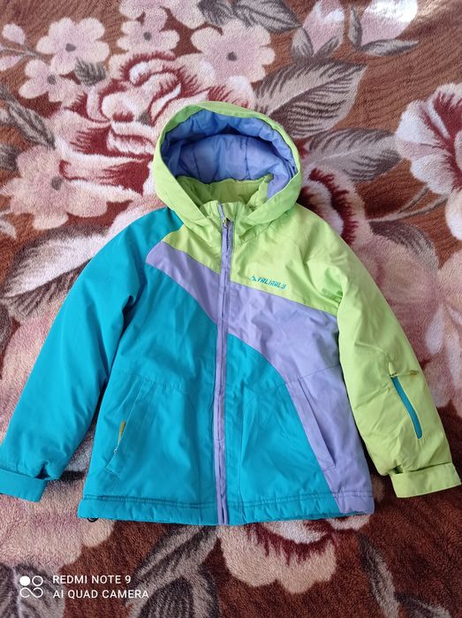 Куртка на девочку 6-7 лет