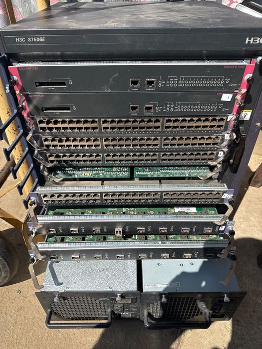 Продавам SWITCH H3C S7506E