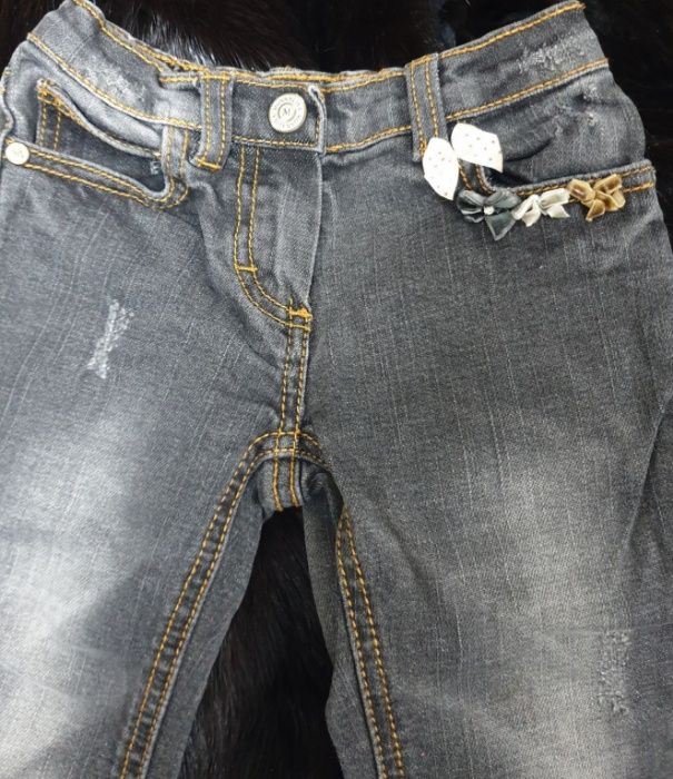 Blugi marca Monnalisa, originali, cu zgirieturi, model superb