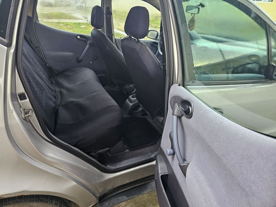 Dezmembrez vand Mercedes Benz A170 , diesel , cutie automată ,