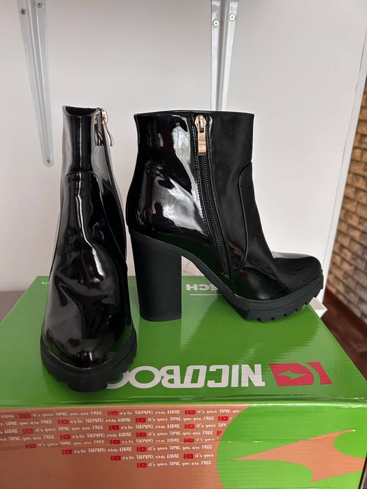 Продам сапожки на каблуках Rusimoni